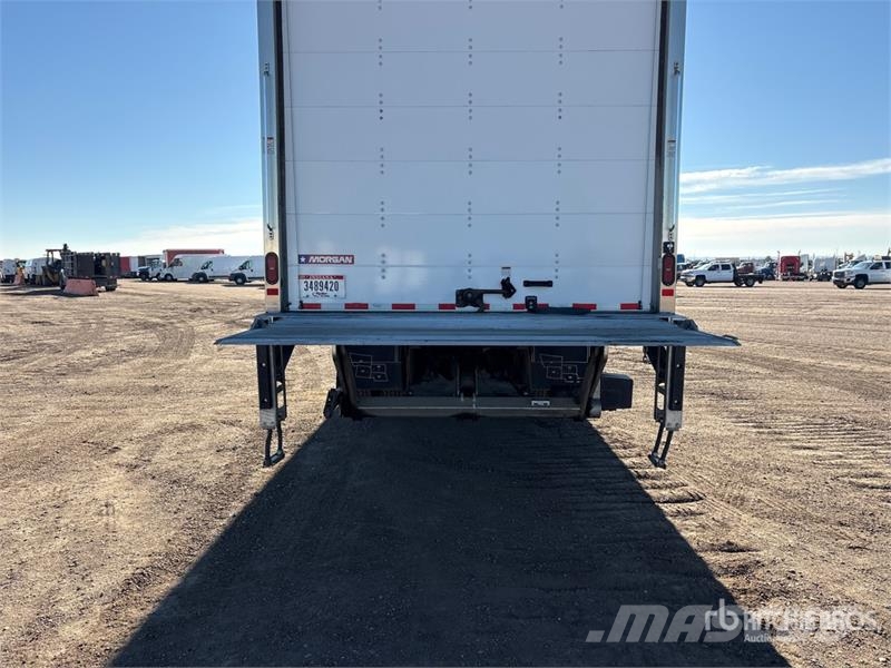 Freightliner M2106 4x2 Van Truck Camiones con caja de remolque