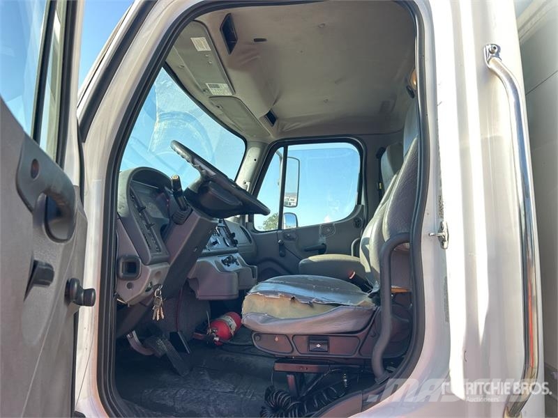 Freightliner M2106 4x2 Van Truck Sanduk kamioni