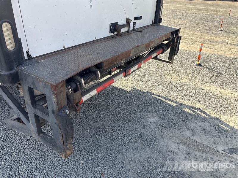 Freightliner M2106 4x2 Van Truck Грузовики-Фургоны