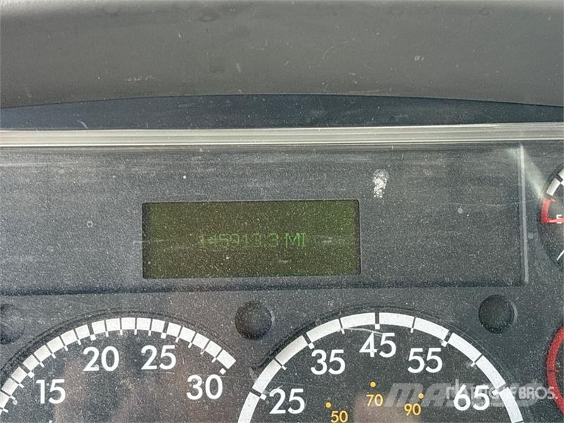 Freightliner M2106 4x2 Van Truck Fast kasse