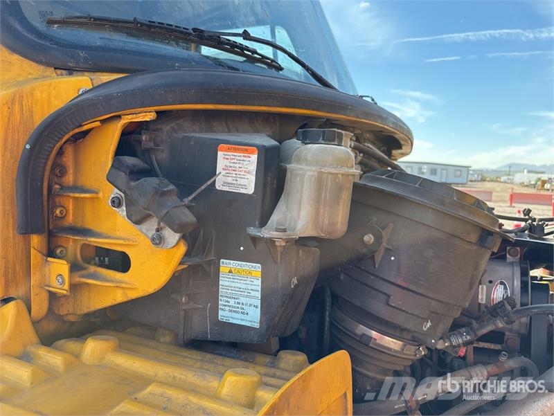 Freightliner M2106 4x2 Van Truck Грузовики-Фургоны