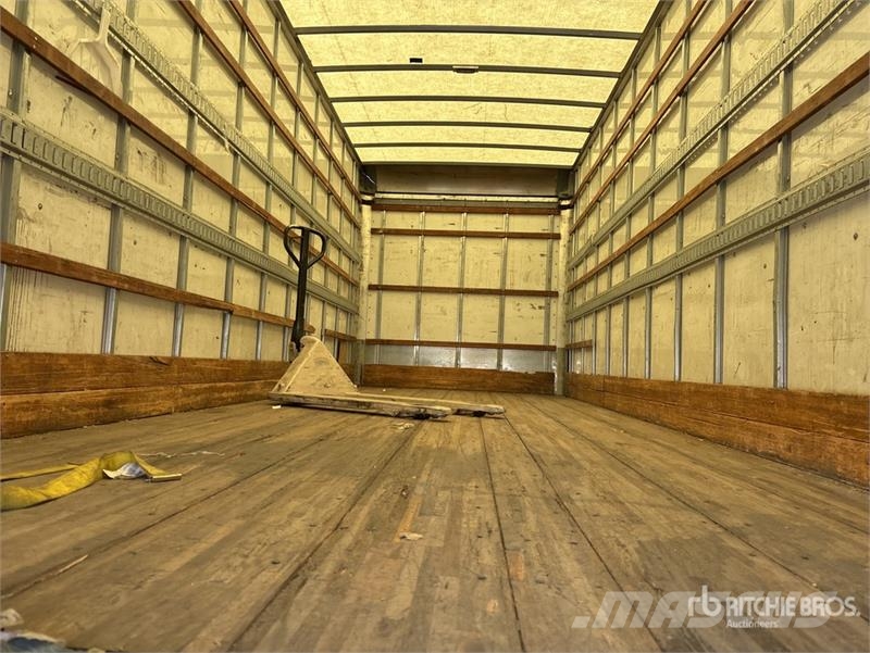 Freightliner M2106 4x2 Van Truck Грузовики-Фургоны