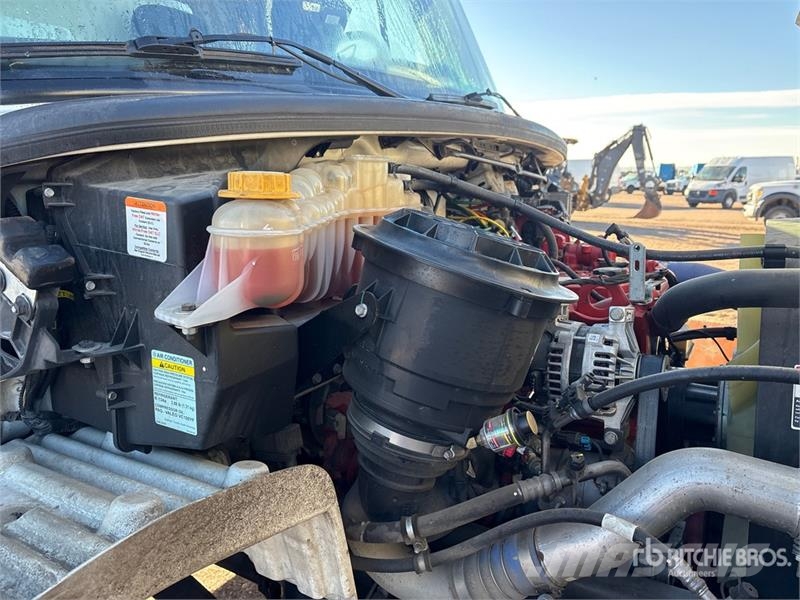 Freightliner M2106 4x2 Van Truck Camiones con caja de remolque