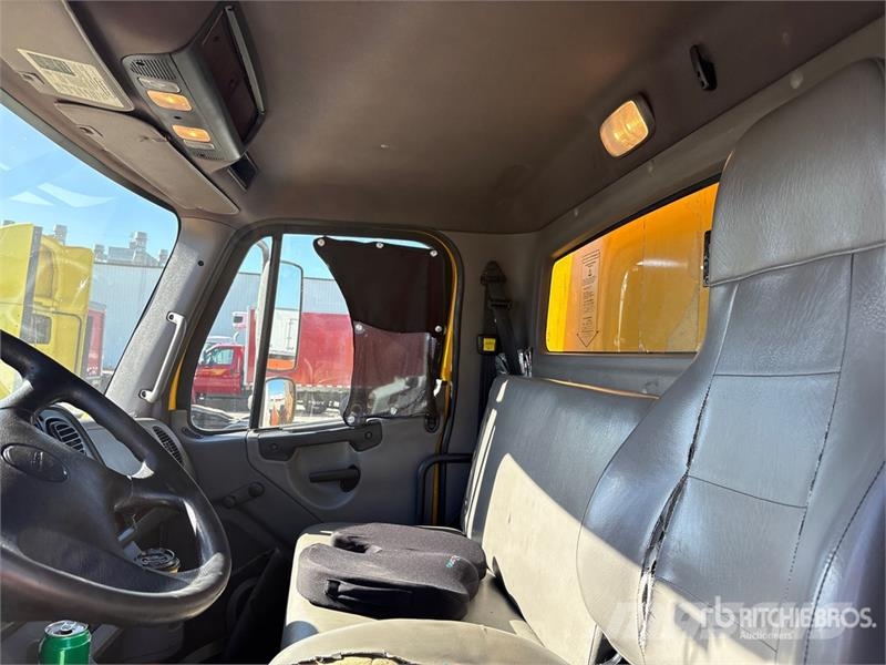 Freightliner M2106 4x2 Van Truck 탑차 트럭