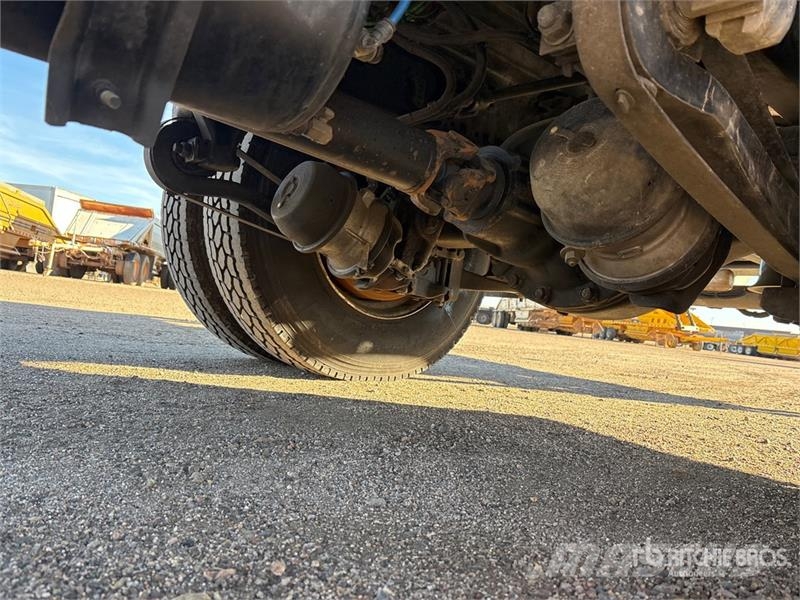 Freightliner M2106 4x2 Van Truck Camiones con caja de remolque