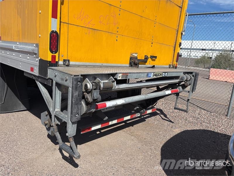 Freightliner M2106 4x2 Van Truck Грузовики-Фургоны