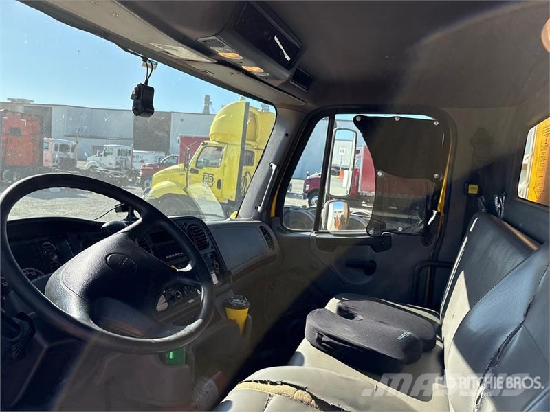 Freightliner M2106 4x2 Van Truck 탑차 트럭