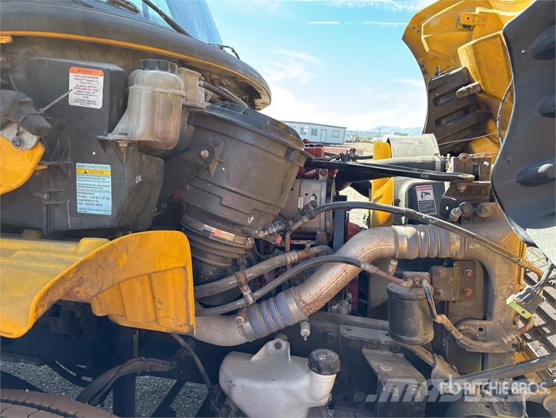 Freightliner M2106 4x2 Van Truck Грузовики-Фургоны