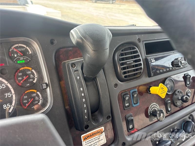 Freightliner M2106 4x2 Van Truck Camion cassonati