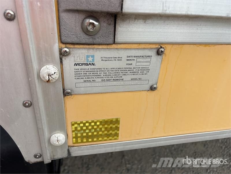 Freightliner M2106 4x2 Van Truck Фургони