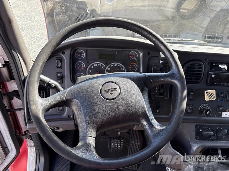 Freightliner M2106 4x2 Van Truck Fast kasse