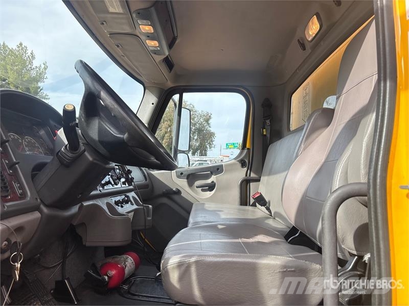 Freightliner M2106 4x2 Van Truck Camion cassonati