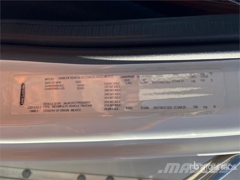 Freightliner M2106 4x2 Van Truck Camiones con caja de remolque