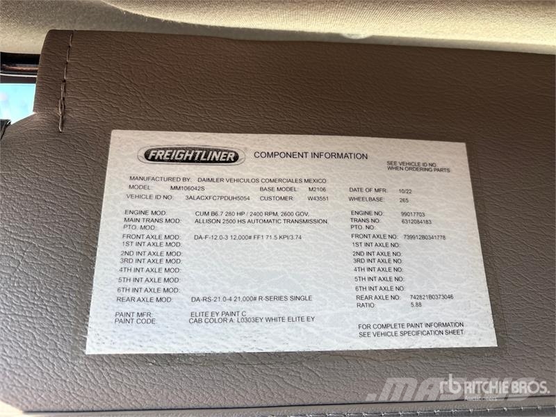 Freightliner M2106 4x2 Van Truck Camiones con caja de remolque