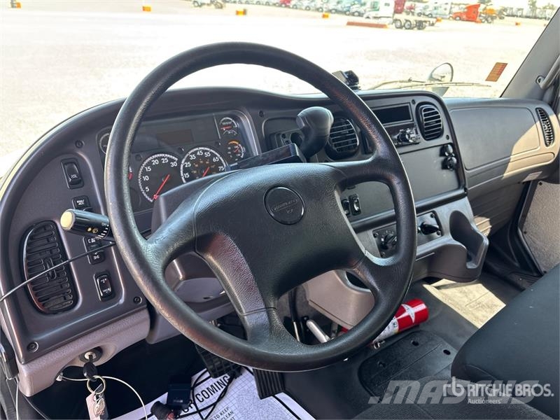 Freightliner M2106 4x2 Van Truck Samochody ciężarowe ze skrzynią zamkniętą