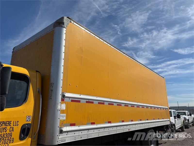 Freightliner M2106 4x2 Van Truck Грузовики-Фургоны