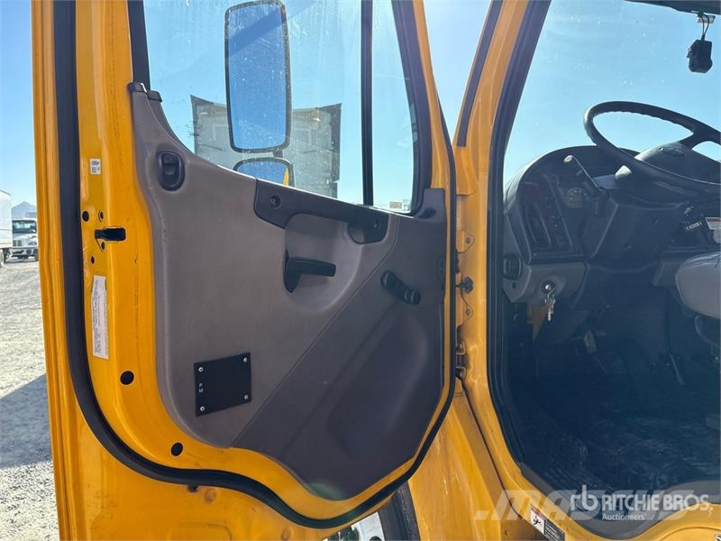 Freightliner M2106 4x2 Van Truck 탑차 트럭