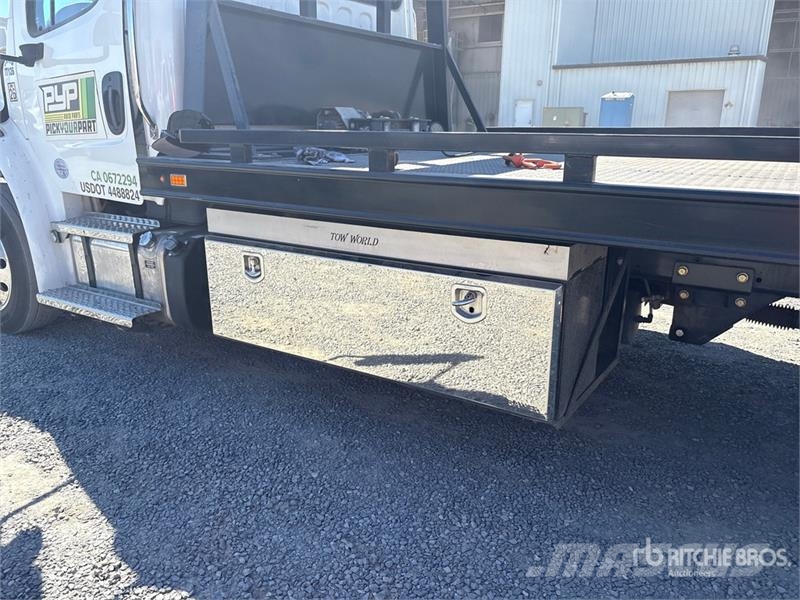 Freightliner M2106 4x2 Rollback Truck Евакуатори