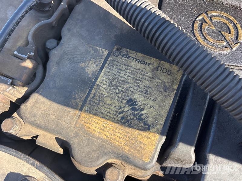 Freightliner M2106 4x2 Van Truck Фургони