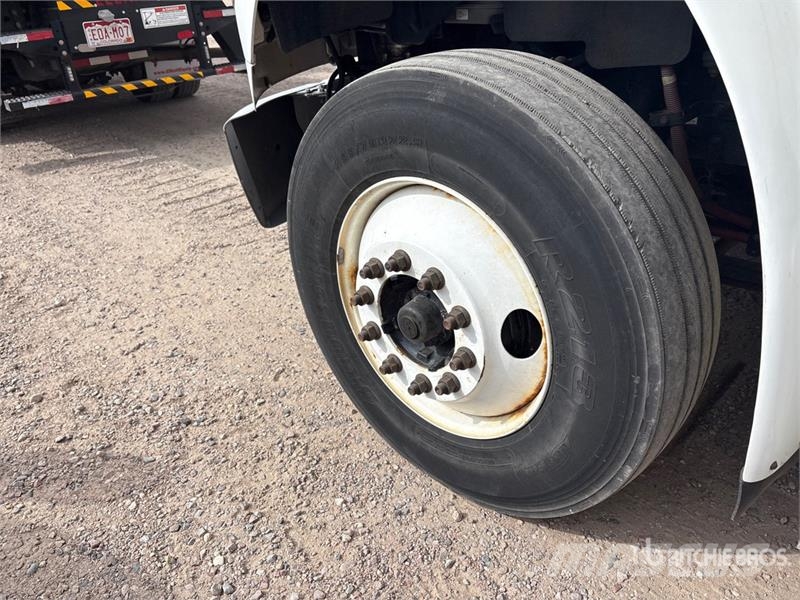 Freightliner M2106 4x2 S/A Day Cab Truck Tractor Camiones tractor