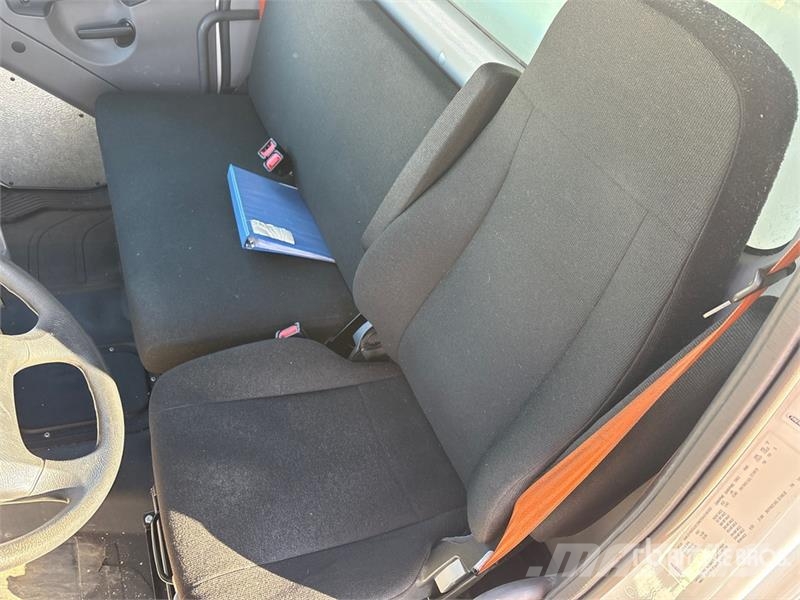 Freightliner M2106 4x2 Van Truck Camiones con caja de remolque