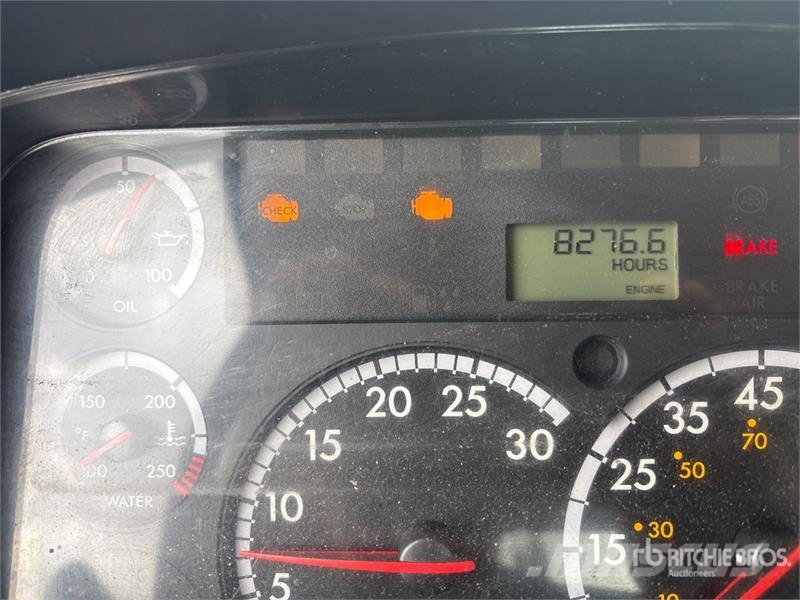Freightliner M2106 4x2 S/A Day Cab Truck Tractor Camiones tractor