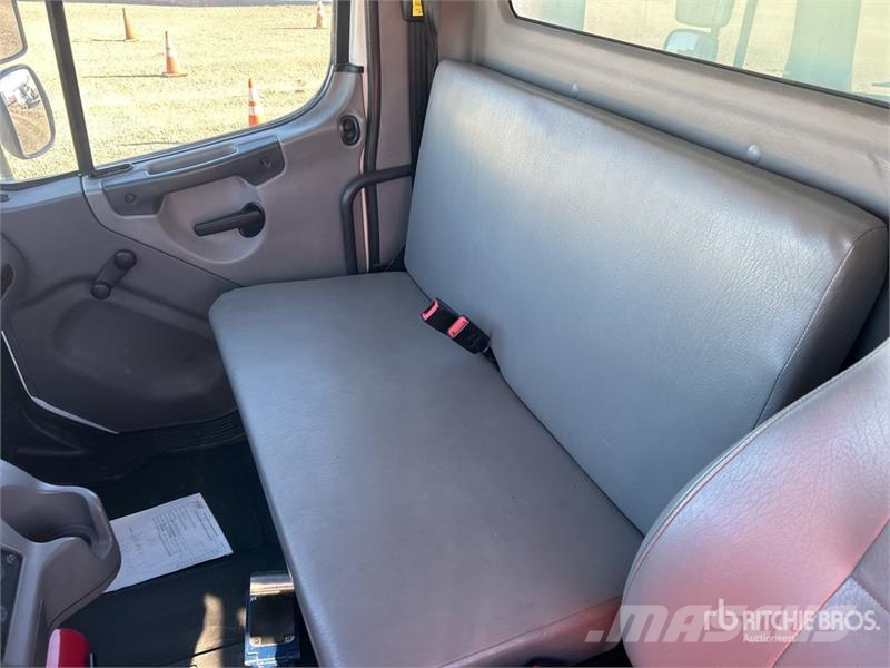 Freightliner M2106 4x2 Van Truck 탑차 트럭