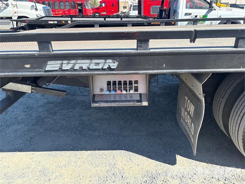 Freightliner M2106 4x2 Rollback Truck Евакуатори