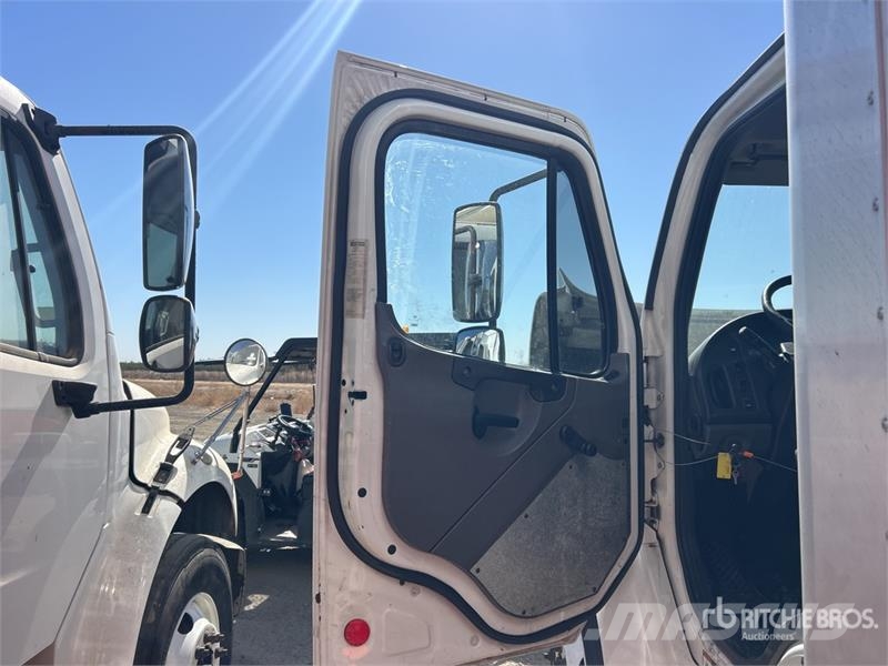 Freightliner M2106 4x2 Van Truck (Inoperable) Camion cassonati