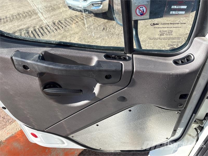 Freightliner M2106 4x2 Van Truck Camiones con caja de remolque