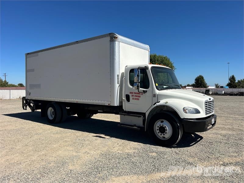 Freightliner M2106 4x2 Van Truck Фургони