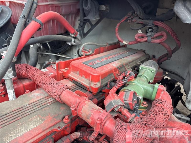 Freightliner M2106 4x2 S/A Day Cab Truck Tractor Camiones tractor