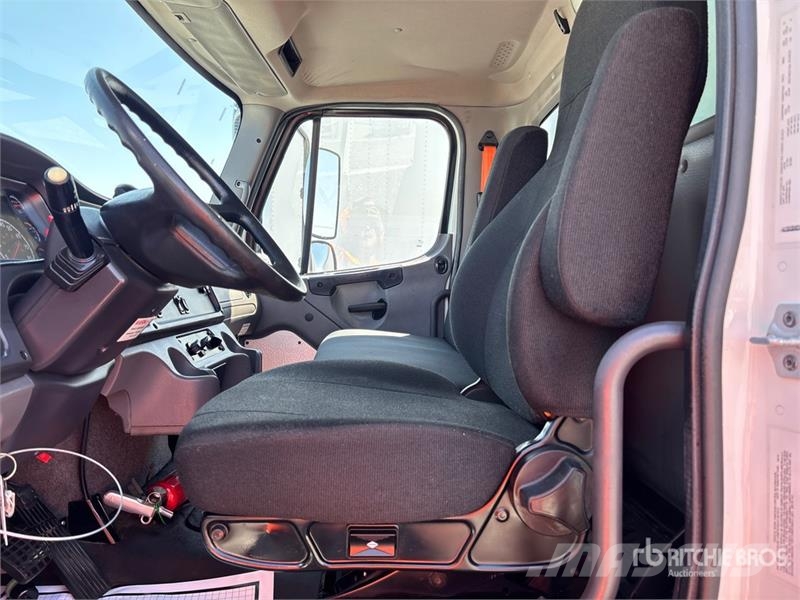 Freightliner M2106 4x2 Van Truck Samochody ciężarowe ze skrzynią zamkniętą