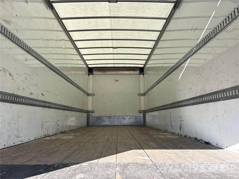 Freightliner M2106 4x2 Van Truck Camiones con caja de remolque