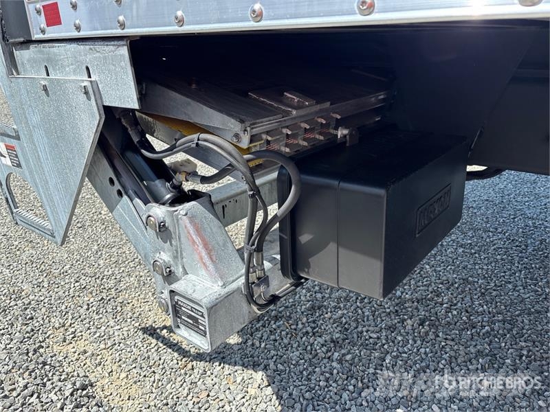 Freightliner M2106 4x2 Van Truck Samochody ciężarowe ze skrzynią zamkniętą