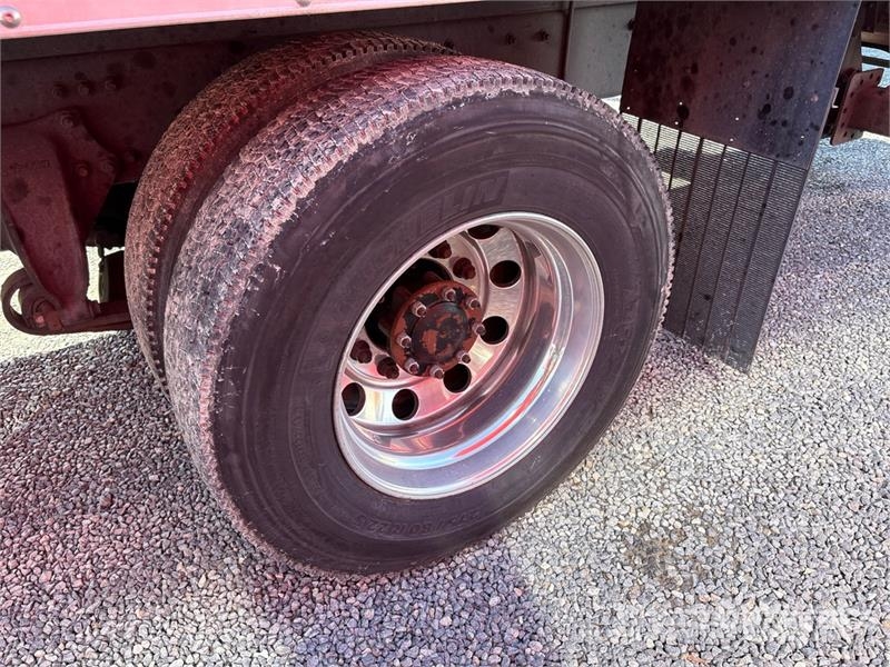 Freightliner M2106 4x2 Van Truck Fast kasse