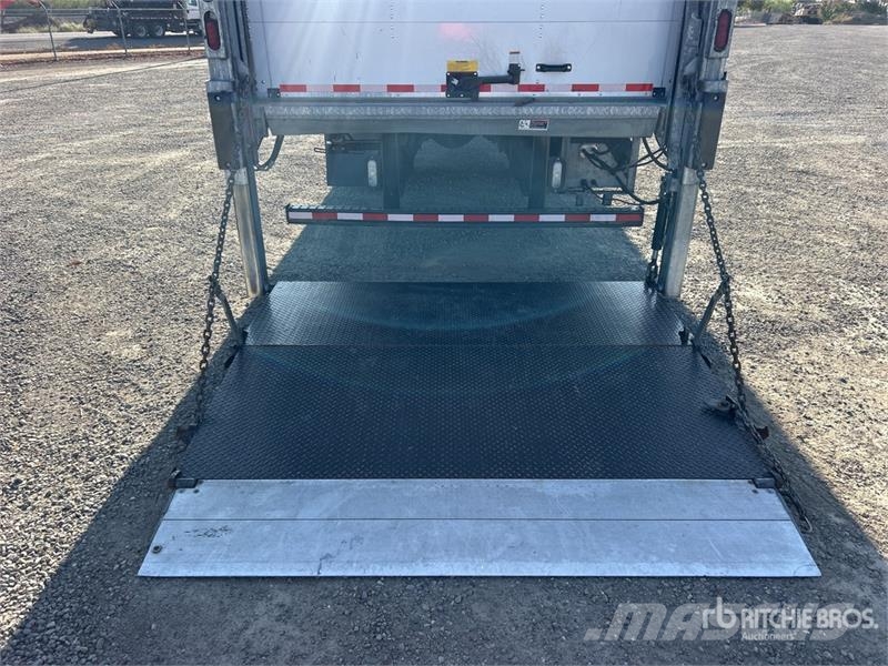 Freightliner M2106 4x2 Van Truck Sanduk kamioni