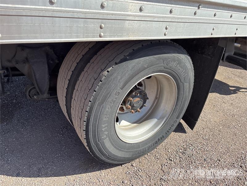 Freightliner M2106 4x2 Van Truck Грузовики-Фургоны