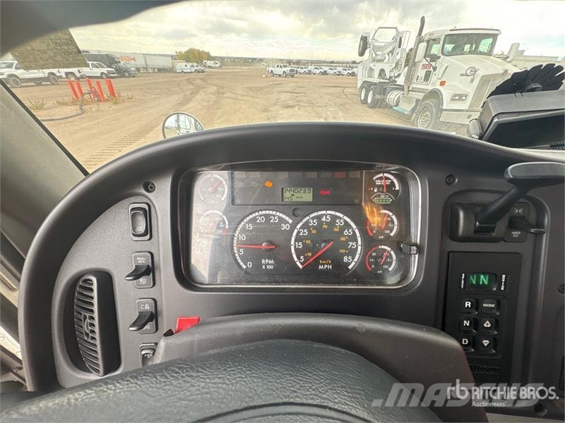 Freightliner M2106 4x2 S/A Day Cab Truck Tractor Camiones tractor