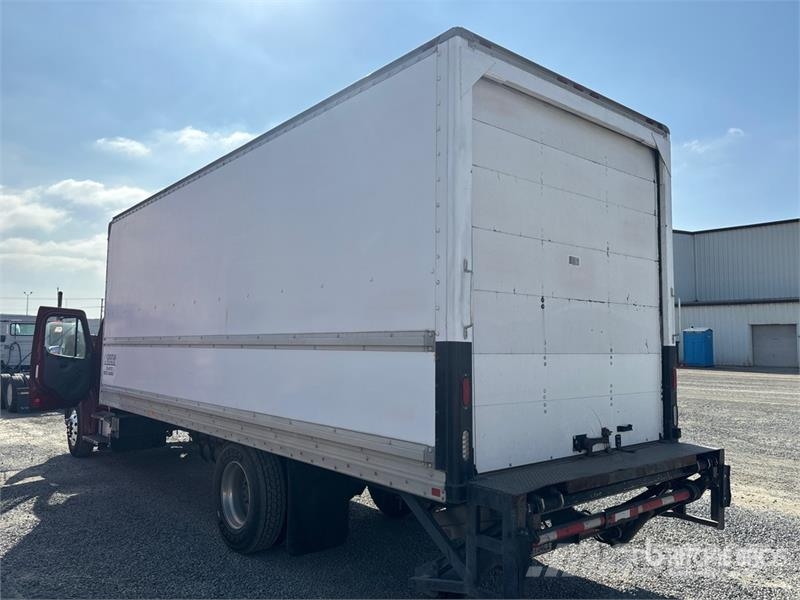 Freightliner M2106 4x2 Van Truck Грузовики-Фургоны
