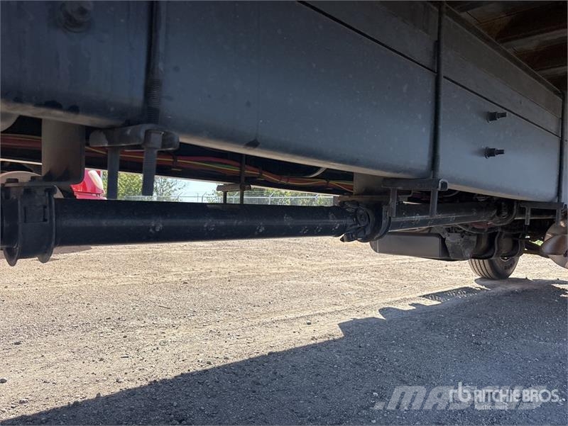 Freightliner M2106 4x2 Van Truck Фургони