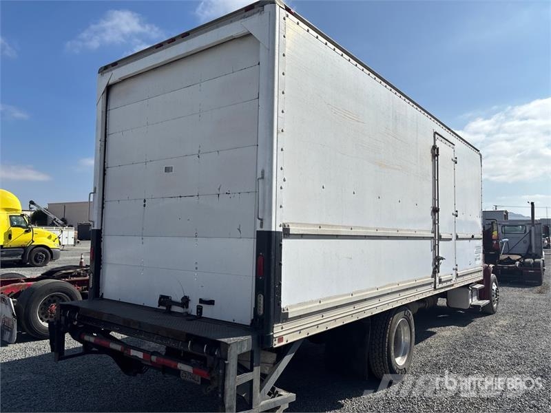 Freightliner M2106 4x2 Van Truck Грузовики-Фургоны