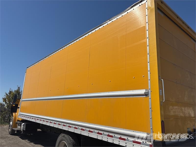 Freightliner M2106 4x2 Van Truck Фургони