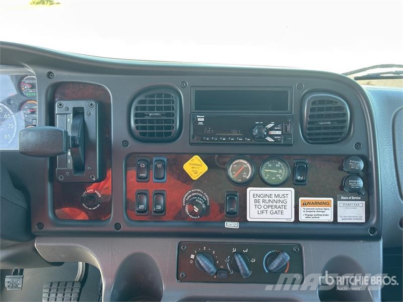 Freightliner M2106 4x2 Van Truck 탑차 트럭