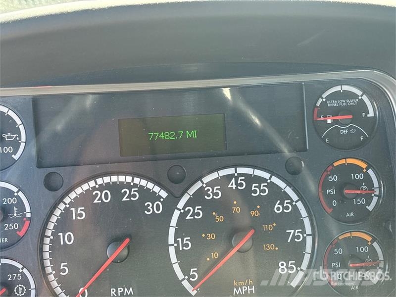 Freightliner M2106 4x2 Rollback Truck Евакуатори