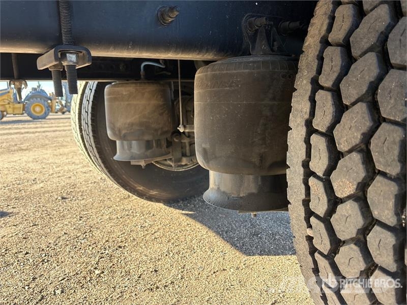 Freightliner M2106 4x2 Van Truck Camiones con caja de remolque