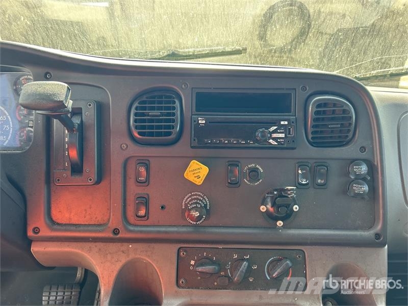 Freightliner M2106 4x2 Van Truck (Inoperable) Camion cassonati