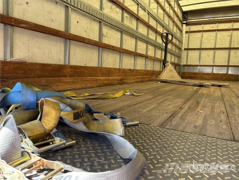 Freightliner M2106 4x2 Van Truck Грузовики-Фургоны