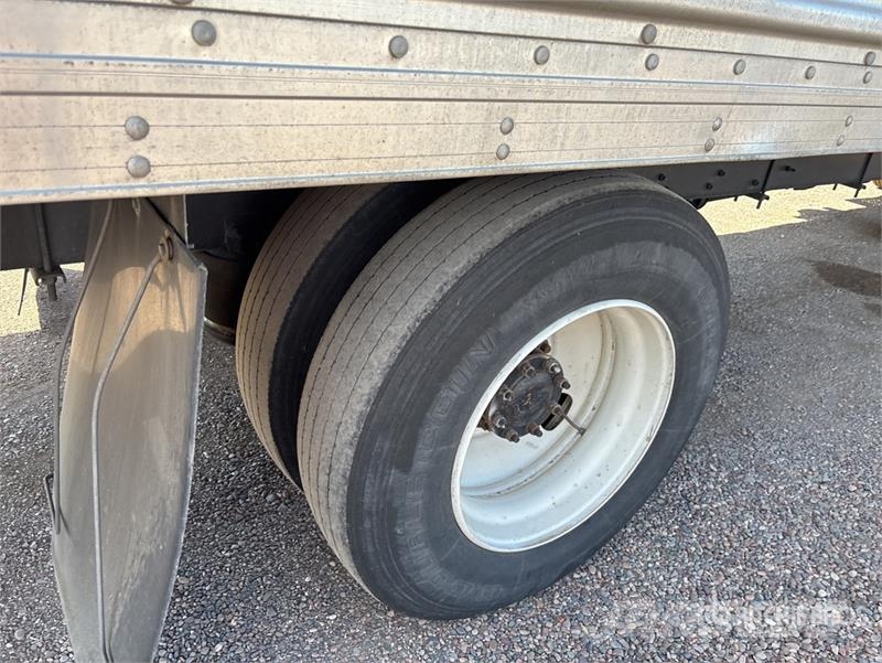 Freightliner M2106 4x2 Van Truck Грузовики-Фургоны