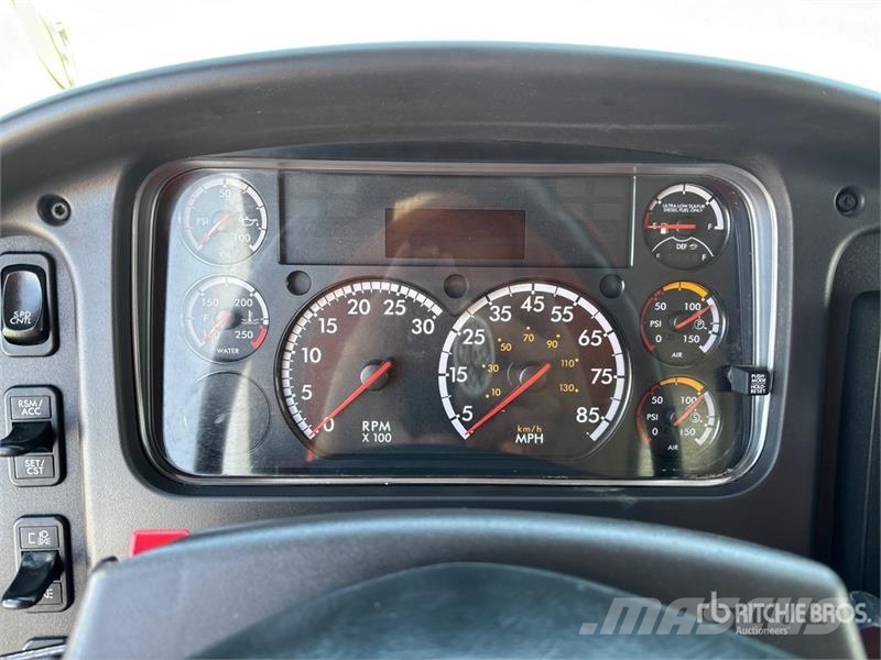 Freightliner M2106 4x2 Van Truck Samochody ciężarowe ze skrzynią zamkniętą